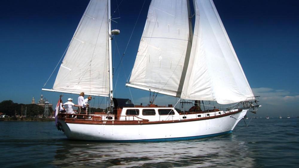 Classic Sailing Ship In Center Of Enkhuizen! Extérieur photo